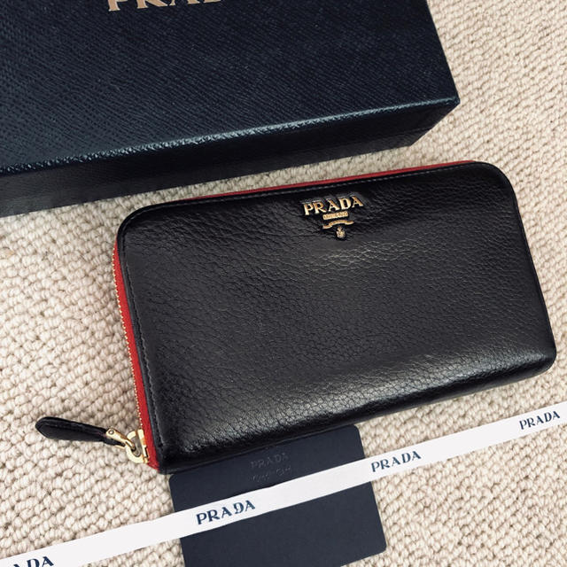 PRADA(プラダ)の美品　プラダ　長財布　ラウンドファスナー レディースのファッション小物(財布)の商品写真