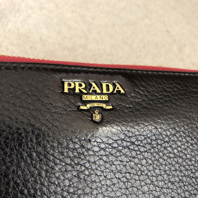 PRADA(プラダ)の美品　プラダ　長財布　ラウンドファスナー レディースのファッション小物(財布)の商品写真