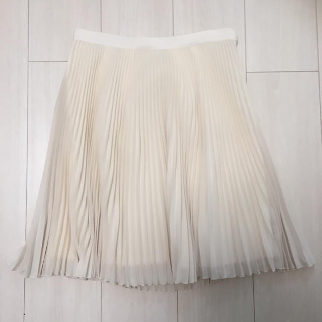 Debut de Fiore(デビュードフィオレ)のゆき様専用  プリーツスカート 白 レディースのスカート(ひざ丈スカート)の商品写真