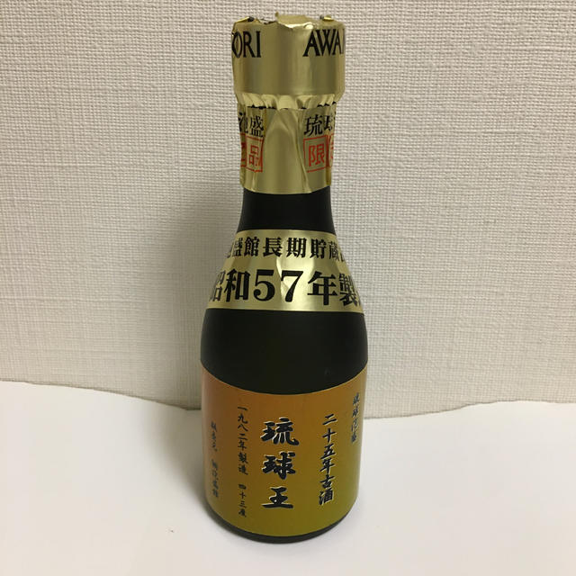 泡盛　琉球王　昭和57年　38年物　180ミリ 食品/飲料/酒の酒(焼酎)の商品写真