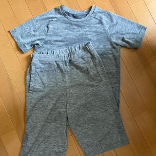 ユニクロ(UNIQLO)のユニクロ男の子140センチ上下セット(Tシャツ/カットソー)