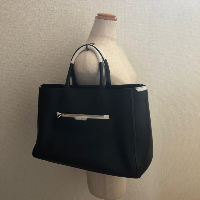 Furla(フルラ)の最終値下げ 超美品 FURLA ハンドバッグ 保存袋付き レディースのバッグ(ハンドバッグ)の商品写真