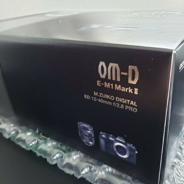 OLYMPUS(オリンパス)のOM-D E-M1 MarkII 12-40mm F2.8 PROキット スマホ/家電/カメラのカメラ(ミラーレス一眼)の商品写真