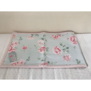 ローラアシュレイ(LAURA ASHLEY)の貴重！アルバティーン🎀テーブルランナー230×33cmファブリックキッチン(テーブル用品)