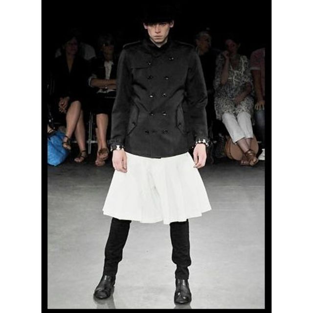 COMME des GARCONS HOMME PLUS(コムデギャルソンオムプリュス)のコムデギャルソンオムプリュス　09SS Look1　ショートトレンチコート メンズのジャケット/アウター(トレンチコート)の商品写真