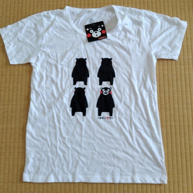 新品　くまモン半袖白Tシャツ　&　おまけの半袖黒Tシャツ レディースのトップス(Tシャツ(半袖/袖なし))の商品写真