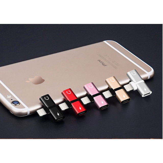 iPhone専用 イヤホン変換アダプター 2in1 イヤホン 充電 スマホ/家電/カメラのスマホアクセサリー(モバイルケース/カバー)の商品写真
