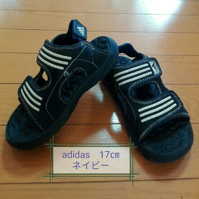 adidas(アディダス)のアディダス　キッズ　サンダル　17センチ　ネイビー　中古 キッズ/ベビー/マタニティのキッズ靴/シューズ(15cm~)(サンダル)の商品写真