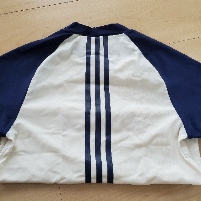 adidas(アディダス)の半袖ラッシュガード　160 キッズ/ベビー/マタニティのキッズ服男の子用(90cm~)(水着)の商品写真