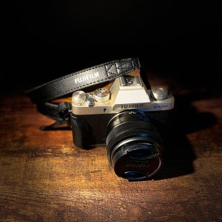 フジフイルム(富士フイルム)のfujifilm x-t100(ミラーレス一眼)