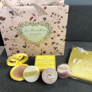 レメルヴェイユーズラデュレ(Les Merveilleuses LADUREE)の【限定品・未開封】ラデュレ ラスティング プレストパウダー キット 色番01 (フェイスパウダー)