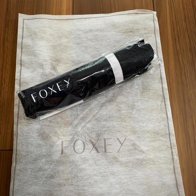 FOXEY(フォクシー)のFOXEYノベルティ　折り畳み傘　新品　未使用　未開封 レディースのファッション小物(傘)の商品写真