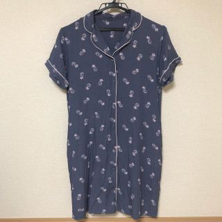 ジーユー(GU)の【♡W♡様専用】GU ワンピースパジャマ パイナップル柄(パジャマ)