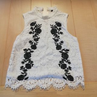 フォーエバートゥエンティーワン(FOREVER 21)のレース刺繍トップス(カットソー(半袖/袖なし))