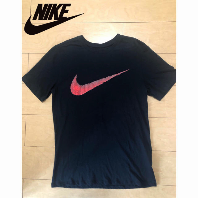 NIKE(ナイキ)のNIKE ナイキ 黒　Tシャツ　ビッグロゴ メンズのトップス(Tシャツ/カットソー(半袖/袖なし))の商品写真