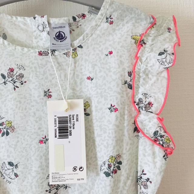 PETIT BATEAU(プチバトー)の新品未使用  プチバトー  プリント  半袖  ワンピース  5ans キッズ/ベビー/マタニティのキッズ服女の子用(90cm~)(ワンピース)の商品写真