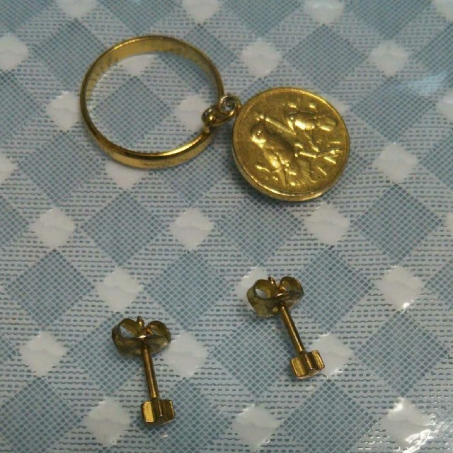 リング、コイン、手、ハート     ピアス星 レディースのアクセサリー(リング(指輪))の商品写真