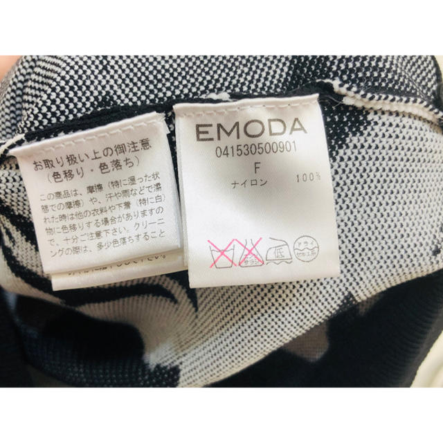 EMODA(エモダ)のEMODA ニット 花柄 モノクロ セーター 秋冬 エモダ レディースのトップス(ニット/セーター)の商品写真