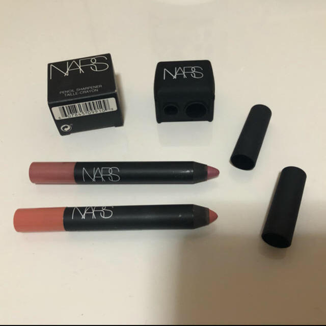 NARS ベルベットマットリップペンシルとシャープナー