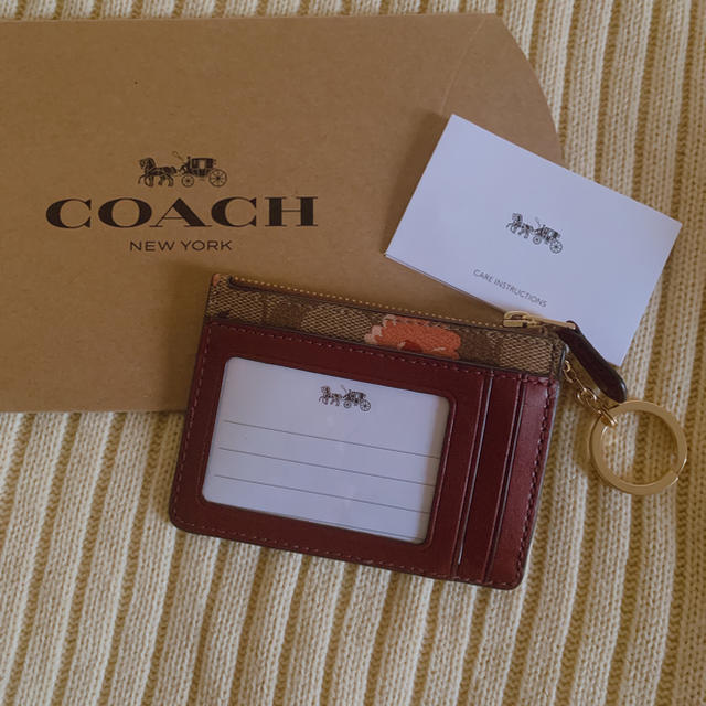 COACH(コーチ)のCOACH 新品未使用　パスケース　コインケース　キーケースにも！ レディースのファッション小物(名刺入れ/定期入れ)の商品写真