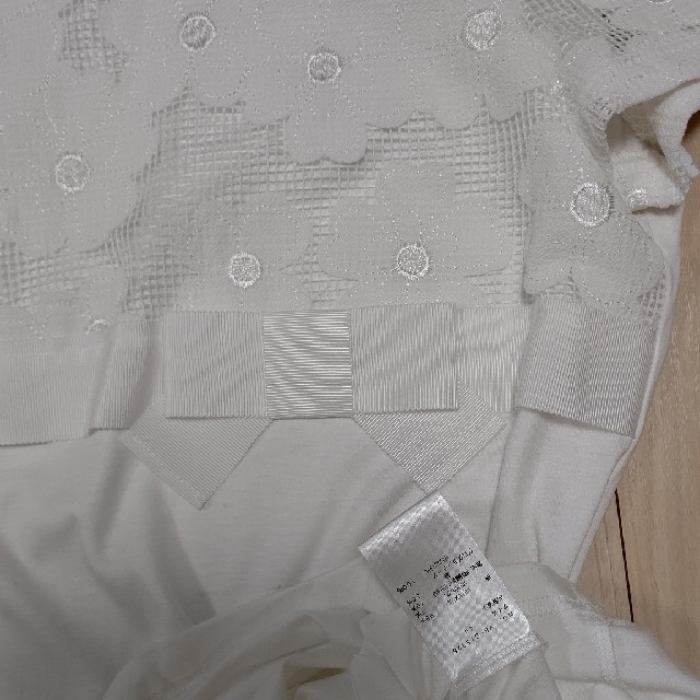 M'S GRACY(エムズグレイシー)のM'sグレイシー白胸元、袖レースチュニック レディースのトップス(チュニック)の商品写真