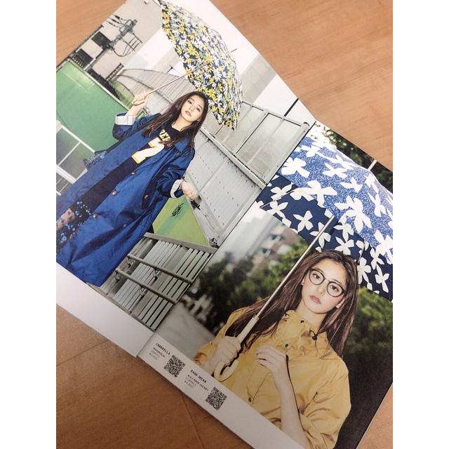 新木優子 直筆サイン入りカレンダー ポストカード ポスター  エンタメ/ホビーのタレントグッズ(女性タレント)の商品写真