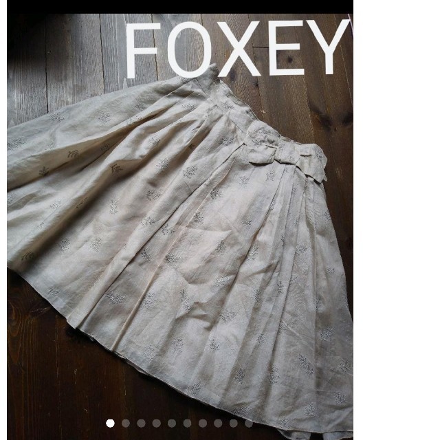 FOXEY(フォクシー)のFOXEY　フォクシー★シルクオーガンジーリーフ刺繍フレアスカート★M レディースのスカート(ひざ丈スカート)の商品写真