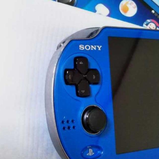 PlayStation Vita(プレイステーションヴィータ)のPS Vita PCH-1000 サファイア・ブルー＋メモリ・ソフト エンタメ/ホビーのゲームソフト/ゲーム機本体(携帯用ゲーム機本体)の商品写真