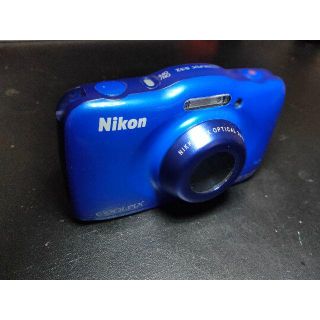 ニコン(Nikon)の【防水カメラ】NIKON Coolpix S32 ブルー(コンパクトデジタルカメラ)