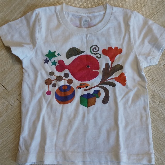 Design Tshirts Store graniph(グラニフ)の金魚が逃げた  Tシャツ  110 キッズ/ベビー/マタニティのキッズ服女の子用(90cm~)(Tシャツ/カットソー)の商品写真