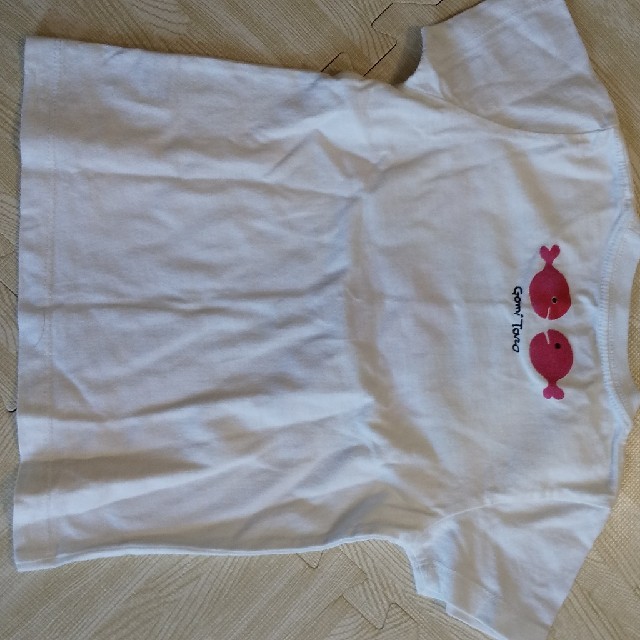 Design Tshirts Store graniph(グラニフ)の金魚が逃げた  Tシャツ  110 キッズ/ベビー/マタニティのキッズ服女の子用(90cm~)(Tシャツ/カットソー)の商品写真