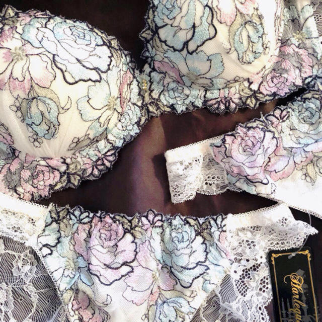 ラメ入り薔薇セット★ レディースの下着/アンダーウェア(ブラ&ショーツセット)の商品写真