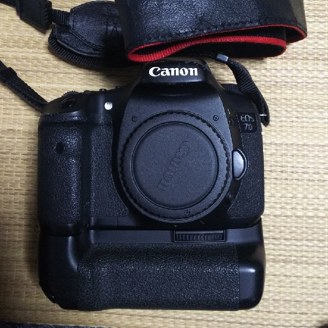 Canon(キヤノン)のcanon 7D + バッテリーグリップ スマホ/家電/カメラのカメラ(デジタル一眼)の商品写真