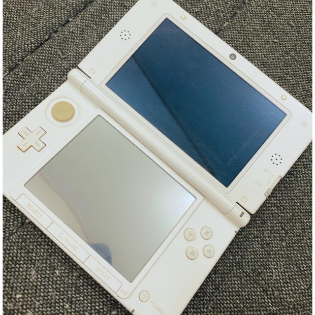 ニンテンドー3DS(ニンテンドー3DS)のニンテンドー3dsll ホワイト　シルバー　セット エンタメ/ホビーのゲームソフト/ゲーム機本体(携帯用ゲーム機本体)の商品写真