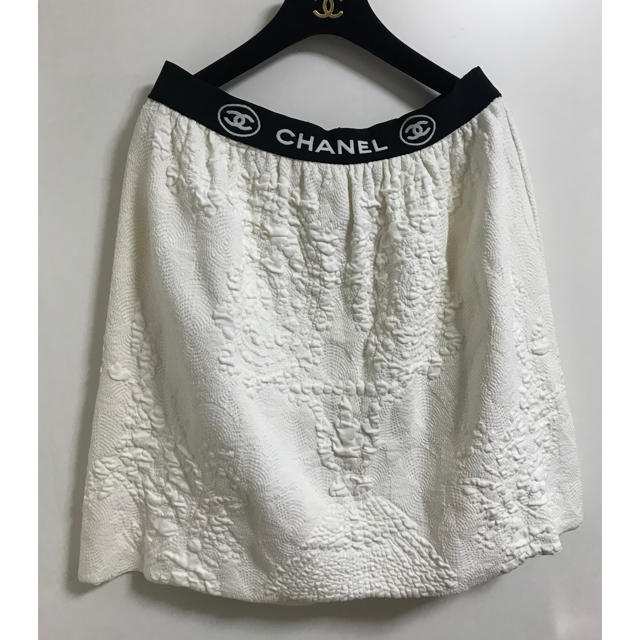 CHANEL(シャネル)のCHANEL レア物　ロゴ　ココマーク ゴム　スカート　バイカラー シャネル レディースのスカート(ひざ丈スカート)の商品写真