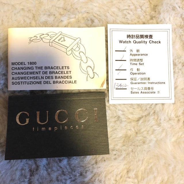 Gucci(グッチ)のグッチ　腕時計　GUCCI ゴールド　赤　黒　ベルト付け替え レディースのファッション小物(腕時計)の商品写真