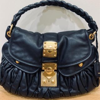 ミュウミュウ(miumiu)の☆美中古☆miu miu ショルダーバッグ　マトラッセ　ミュウミュウ　黒(ショルダーバッグ)