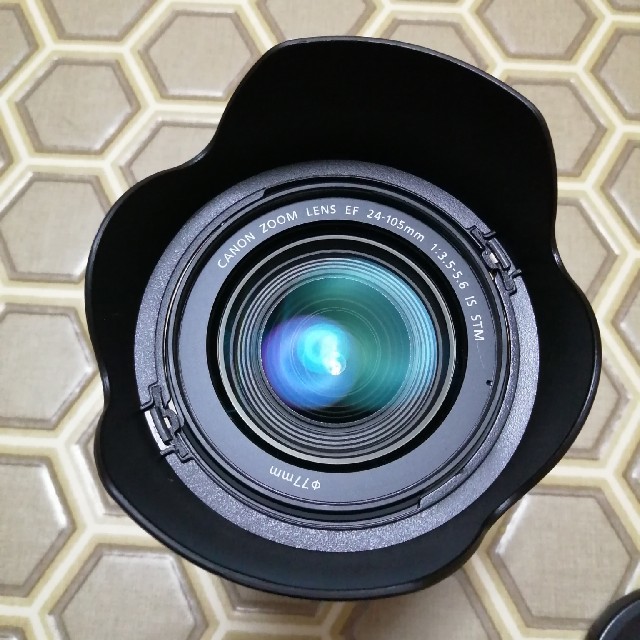 Canon(キヤノン)の美品　キャノン　EF24-105mm F3.5-5.6 IS STM　フード付 スマホ/家電/カメラのカメラ(レンズ(ズーム))の商品写真