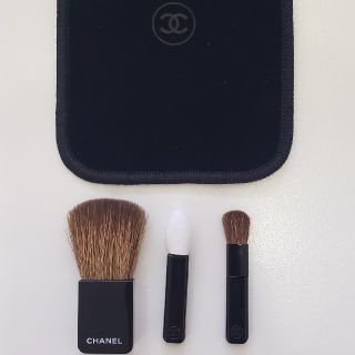 シャネル(CHANEL)の【未使用‼】シャネル  ミニメイクブラシ3本と保存袋セット(コフレ/メイクアップセット)