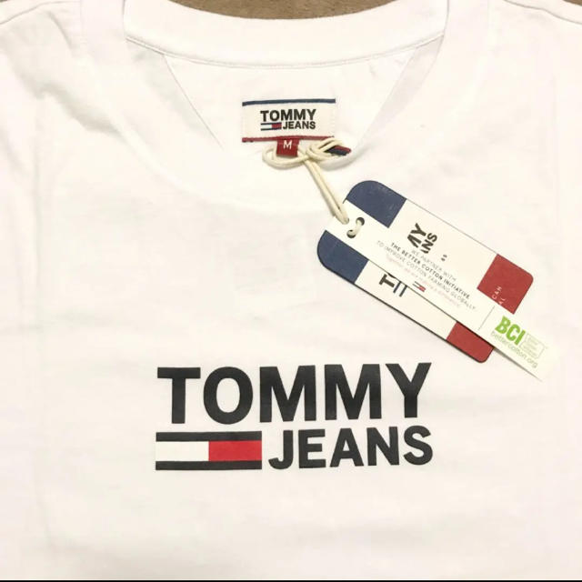 TOMMY HILFIGER(トミーヒルフィガー)の【新品】TOMMY JEANS Tシャツ M 白 レディースのトップス(Tシャツ(半袖/袖なし))の商品写真