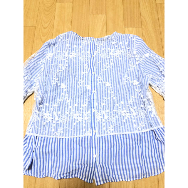 ZARA(ザラ)のZARA ストライプレースブラウス レディースのトップス(シャツ/ブラウス(長袖/七分))の商品写真