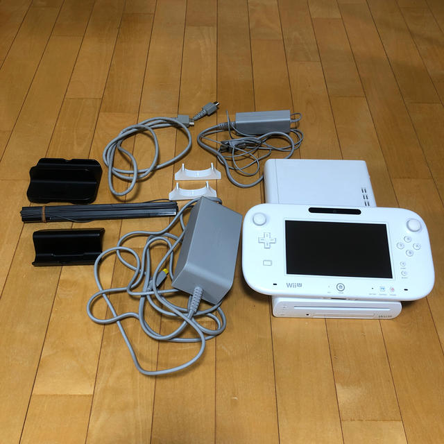 Wii U(ウィーユー)のWiiu 本体セット　32G  エンタメ/ホビーのゲームソフト/ゲーム機本体(家庭用ゲーム機本体)の商品写真