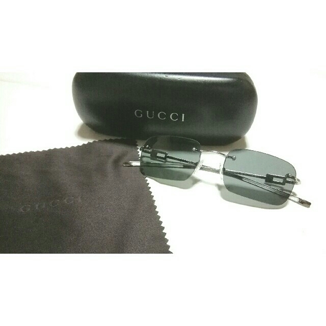 Gucci(グッチ)の大人気の高級ブランド(GUCCI スクエア メンズサングラス)メガネ拭き付 格安 メンズのファッション小物(サングラス/メガネ)の商品写真
