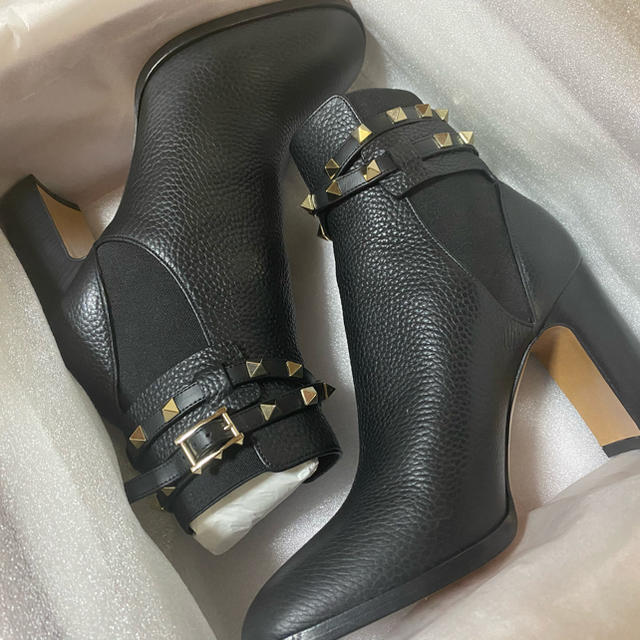 最新作 VALENTINO - VALENTINO ショートブーツ ブーツ - boothype.com