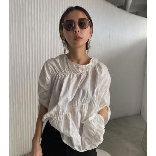 アメリヴィンテージ(Ameri VINTAGE)のMEDI GROUND CHERRY GATHER SHIRT(シャツ/ブラウス(半袖/袖なし))