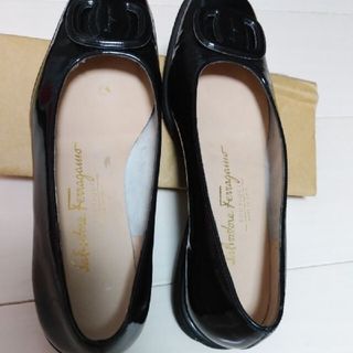 サルヴァトーレフェラガモ(Salvatore Ferragamo)の美品 Salvato Ferragamoエナメル22.5㎝(ハイヒール/パンプス)