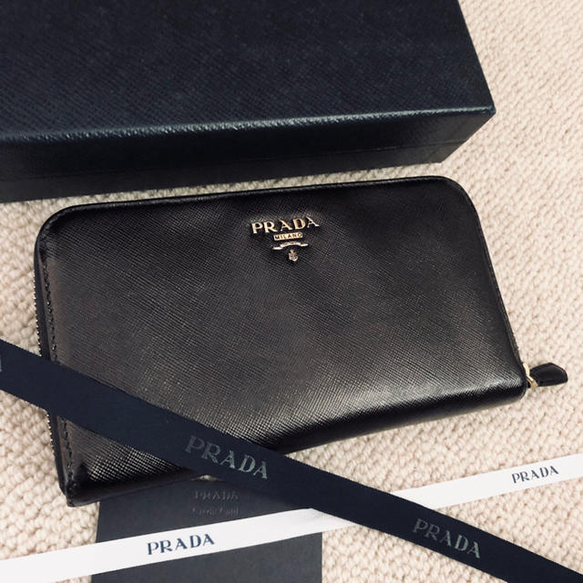 PRADA(プラダ)の美品　プラダ　長財布　ラウンドファスナー　サフィアーノ レディースのファッション小物(財布)の商品写真