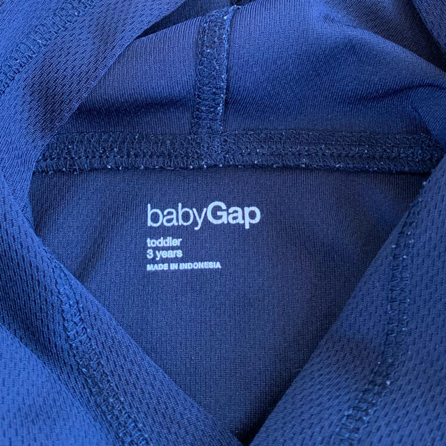 babyGAP(ベビーギャップ)のkiyomi様専用⭐︎baby GAP水着ラッシュガード& H&Mハーフパンツ キッズ/ベビー/マタニティのキッズ服男の子用(90cm~)(水着)の商品写真