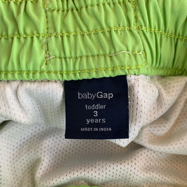 babyGAP(ベビーギャップ)のbaby GAP⭐️100cm/3years。水着 スイムウェア ハーフパンツ キッズ/ベビー/マタニティのキッズ服男の子用(90cm~)(水着)の商品写真