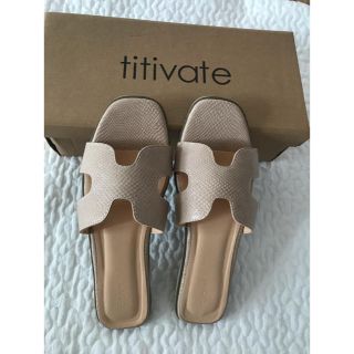 ティティベイト(titivate)のお値下げします！titivate フラットスクエアサンダル　(サンダル)